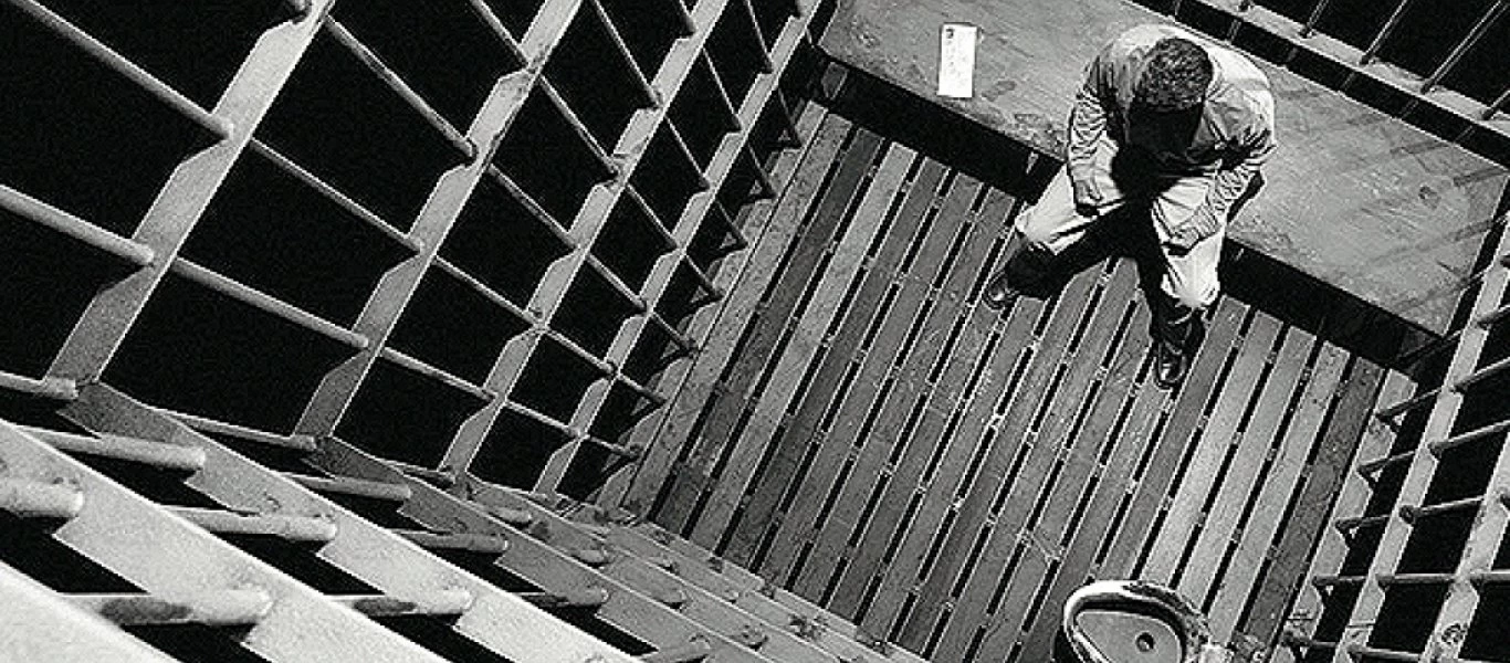 Άγριος ξυλοδαρμός του αναρχικού Γιάννη Δημητράκη από Αλβανό βαρυποινίτη